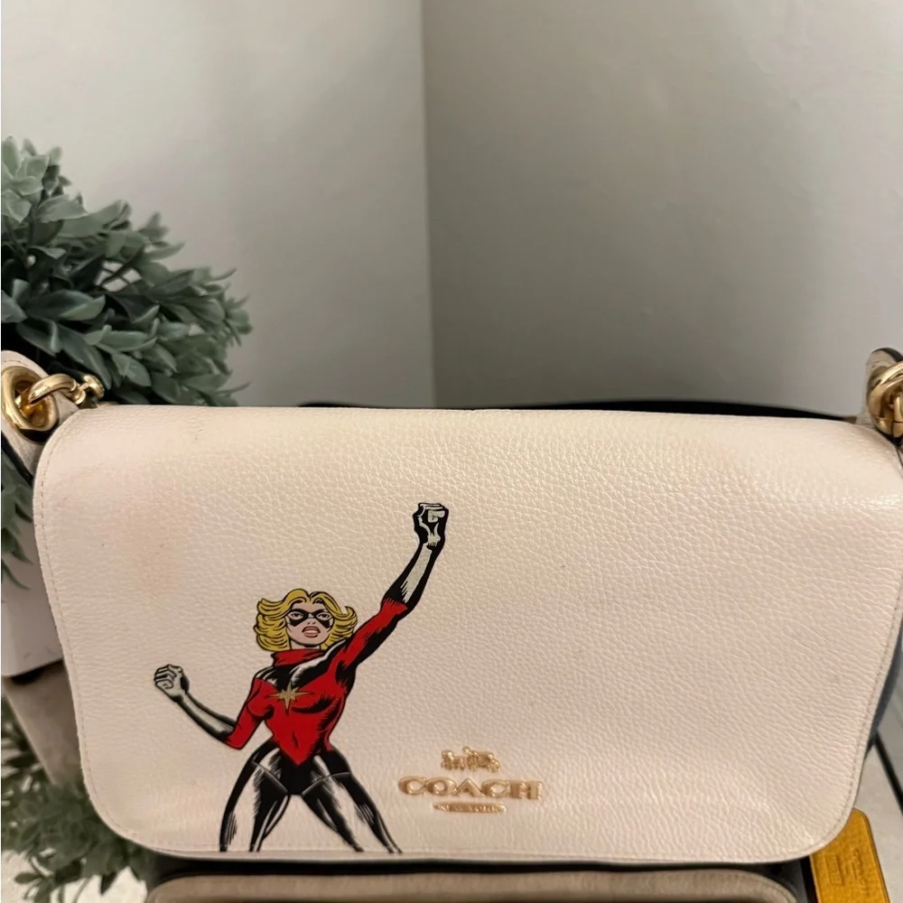 Coach | Marvel Jes Messenger With Carol Danvers